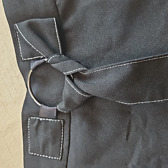 Scorts - Picture 3 of 4